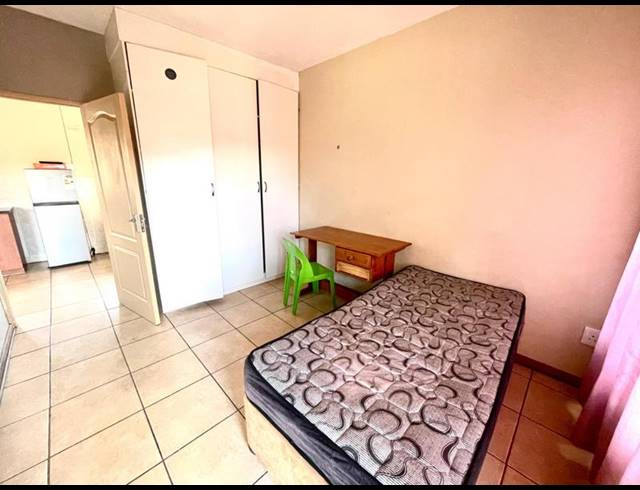 2 BEDROOM PROPERTY TO RENT IN BULT WEST